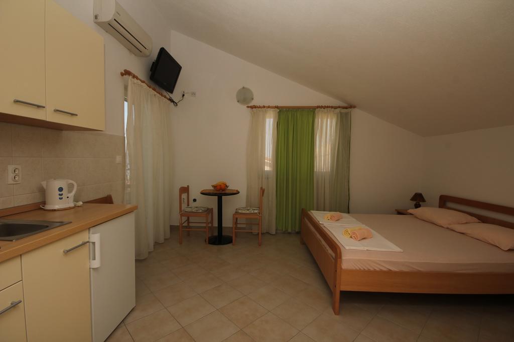 Apartments Adriatika Макарска Номер фото